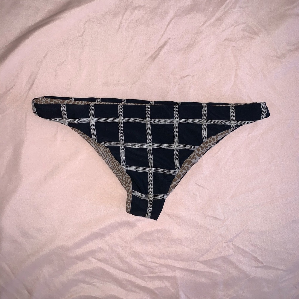 Acacia bottom
